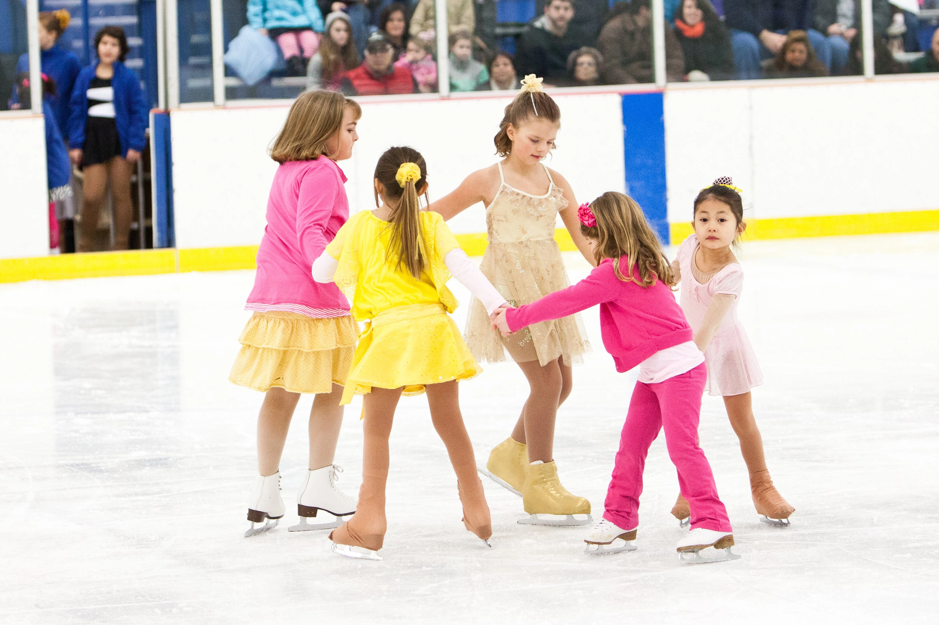 Button showing 5 young girls skating at the Kiwanis Ice Arena.  It links to the Kiwanis Ice Arena website.