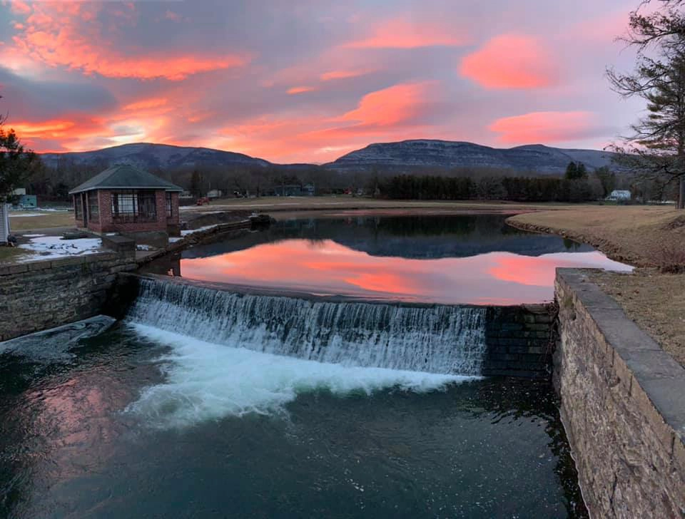 Button showing a pink-sky sunset at Blue Mountain Reservoir 